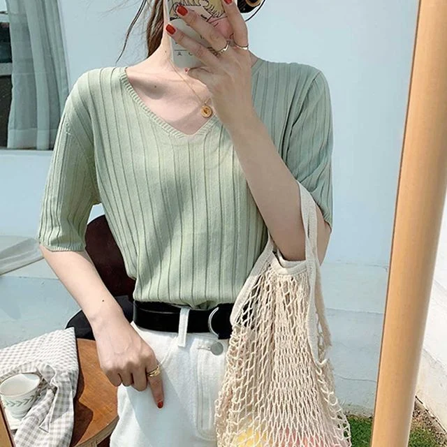 브이넥 반팔 니트티 여성 상의 여름 나들이 데이트룩