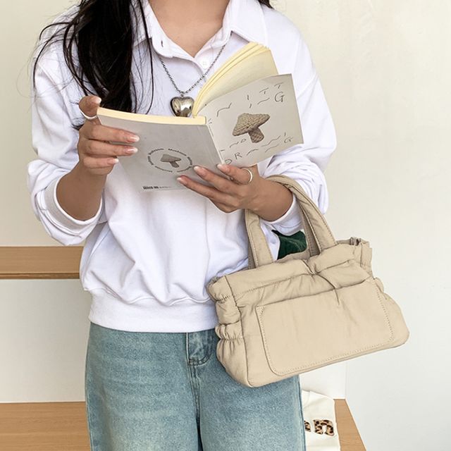 WL 여성 데일리 패딩 크로스 토드 백 손목 가방 베이지
