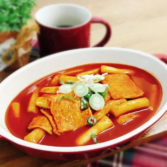 DM 비바푸드 굿오닥꾸 한입떡볶이 매운맛 380g - 쫄깃한 떡과 진한 매운 소스