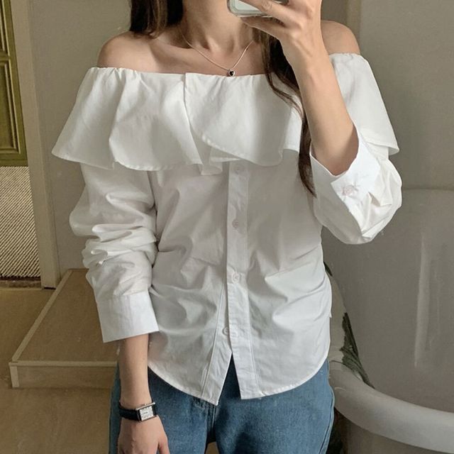 오프숄더 셔츠 넥밴딩 넥 러플 포인트 사이드 밑단 핀턱 화이트 셔츠 데일리룩 꾸안꾸 청바지코디