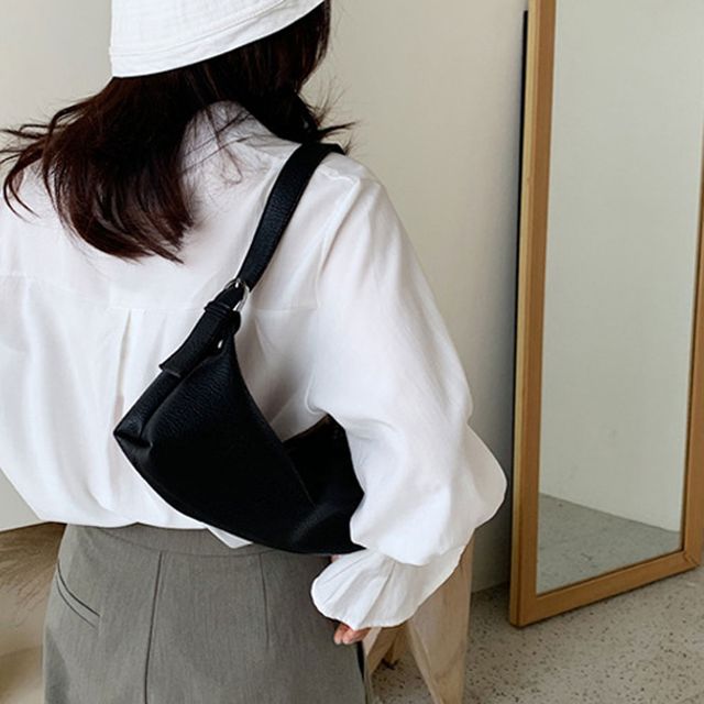 소프트 레더 바게트백 숄더백 트렌디 정장룩 캐주얼룩