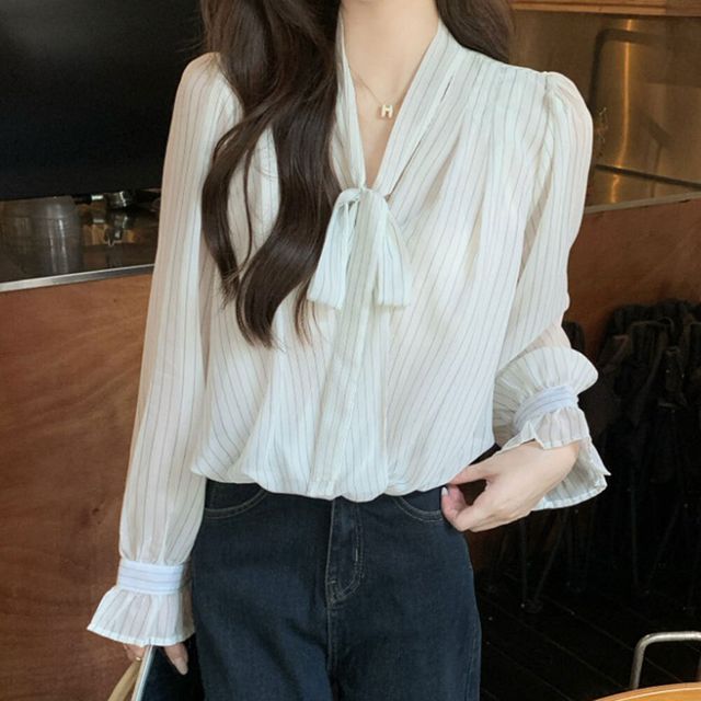 스트라이프 크롭 블라우스 시스루소재 어깨셔링 소매 프릴 랩 st 블라우스 밑단밴딩 타이스트링 여리 청순