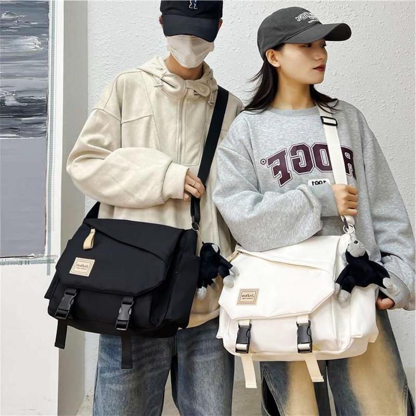 심플 메신저백 고릴라 키링 포함 학생용 데일리 크로스백