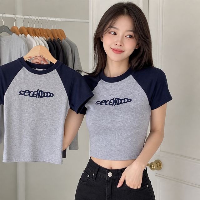 여성 데일리 반팔 상의 배색 레터링 크롭티