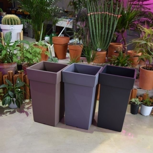대형 플라스틱 화분 유니크 500 사각 25x25x50cm - 공간 절약형