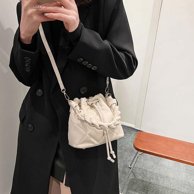 패션 나들이 쇼핑백 여성 대학생 학생 데이트 핸드백