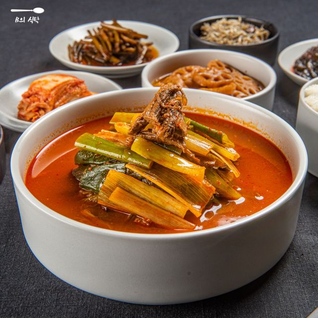 B의식탁 얼큰 소고기 육개장 해장국 밀키트 간편 조리