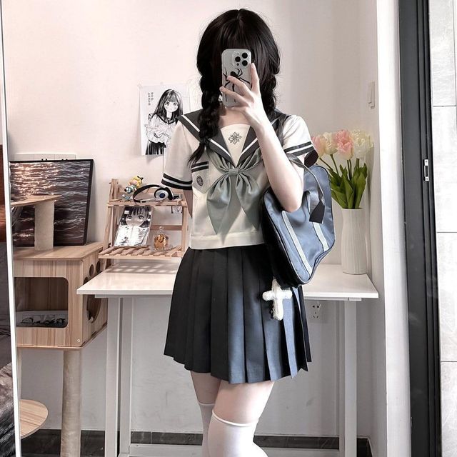 화이트라인 딥그레이 세라복 프레피룩 반팔