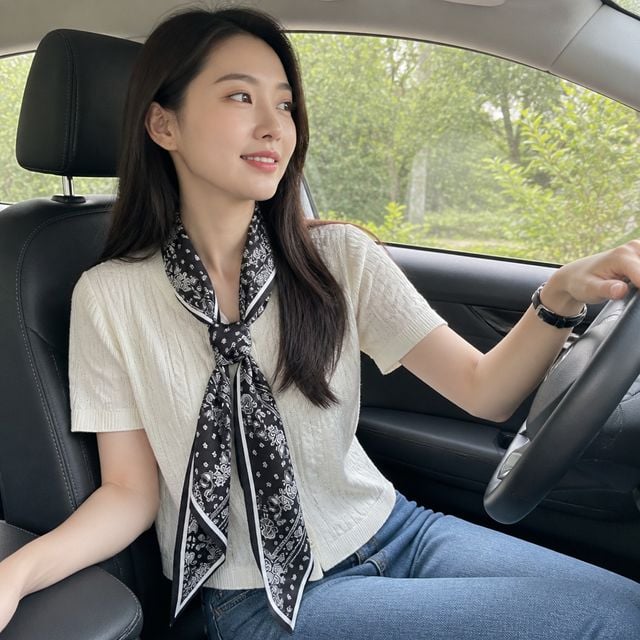 플라워 리본 패턴 반다나 스카프 흑백 캐슈 롱 목도리 - 이미지 1