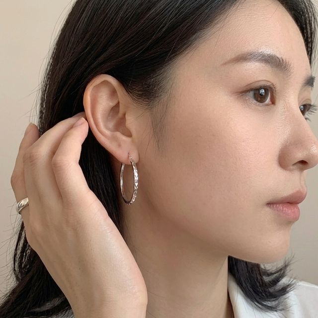 실버 컷팅 링 귀걸이 빅사이즈 데일리 후프 이어링 - 이미지 7